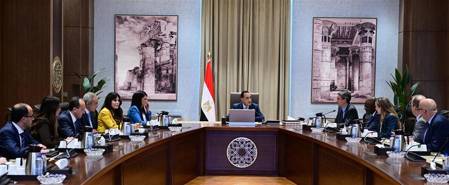 رئيس الوزراء يلتقي وفد البنك الدولي لتعزيز التعاون في البنية التحتية والطاقة المتجددة بمصر